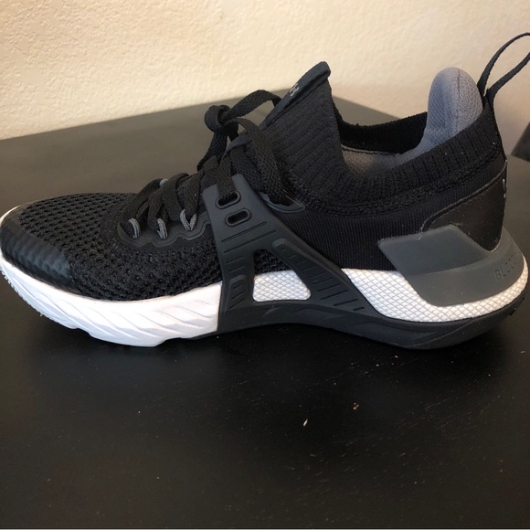 Boys under armour shoes - Picture 5 of 6